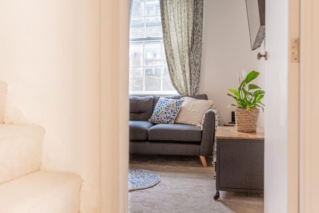 Light And Central Apartment Above Knead Bakery Tetbury Dış mekan fotoğraf