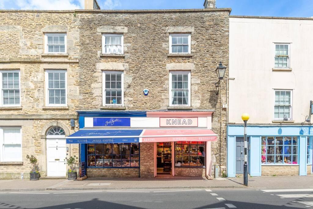 Light And Central Apartment Above Knead Bakery Tetbury Dış mekan fotoğraf