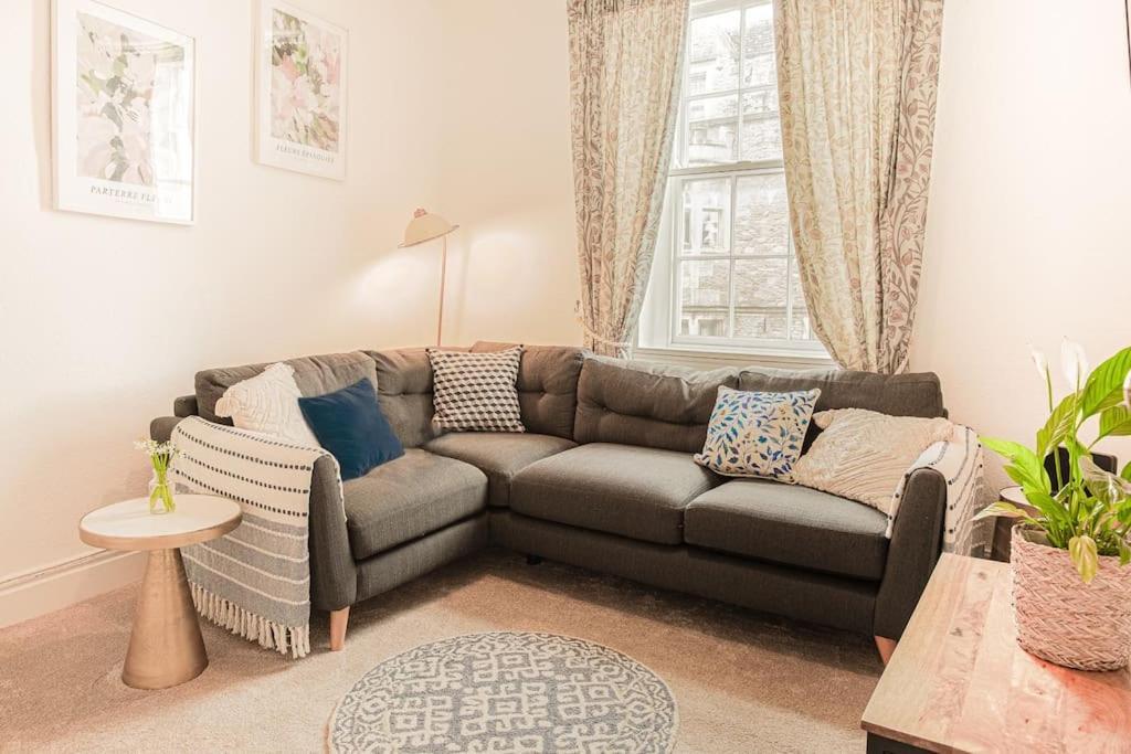 Light And Central Apartment Above Knead Bakery Tetbury Dış mekan fotoğraf