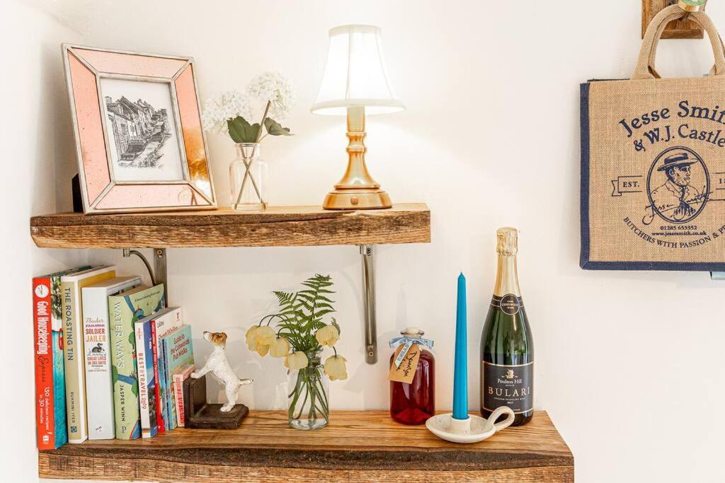 Light And Central Apartment Above Knead Bakery Tetbury Dış mekan fotoğraf