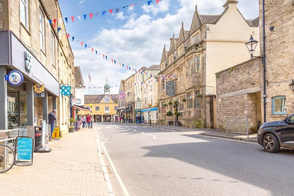 Light And Central Apartment Above Knead Bakery Tetbury Dış mekan fotoğraf